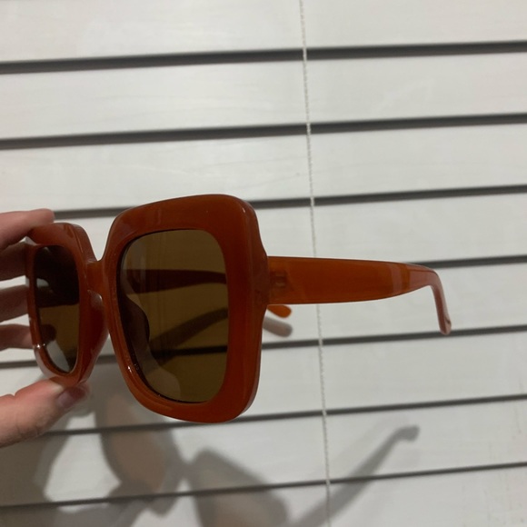 like new burnt orange sunglasses - Picture 2 of 2